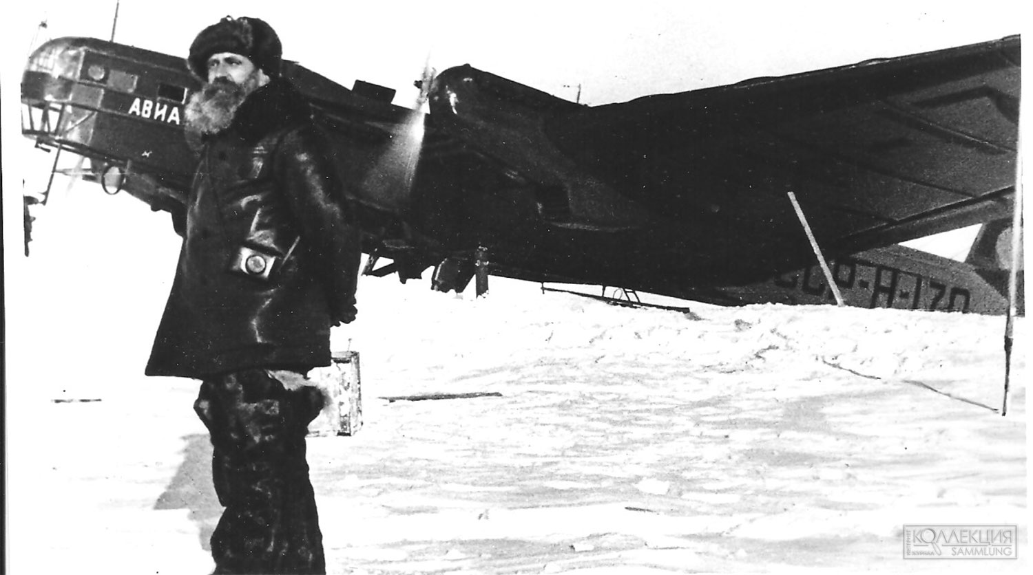 Отто Юльевич Шмидт (1891-1956) на Северном Полюсе у флагманского самолета. 1937